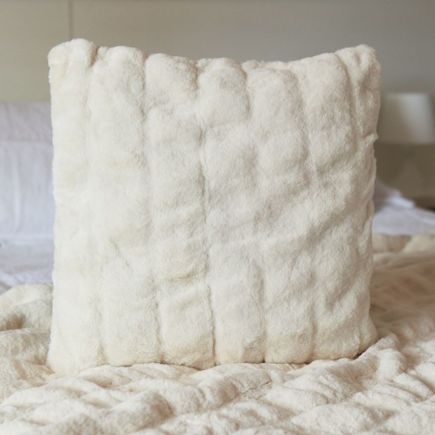 ALMOHADON SIMIL PIEL RABBIT